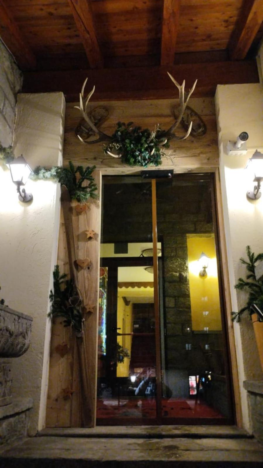 Hotel Jumeaux بيريوِل تْشيرفينيا المظهر الخارجي الصورة