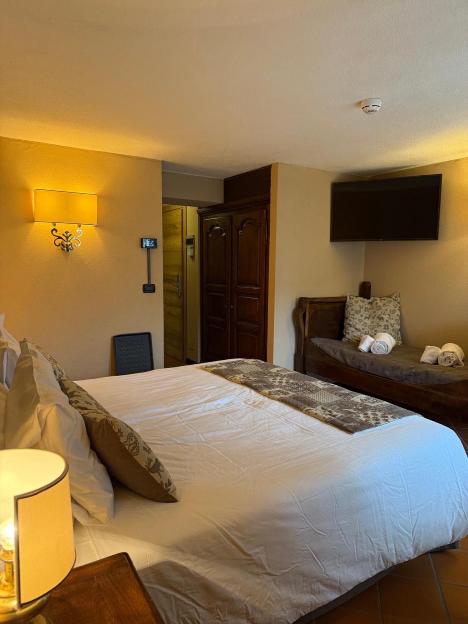 Hotel Jumeaux بيريوِل تْشيرفينيا المظهر الخارجي الصورة