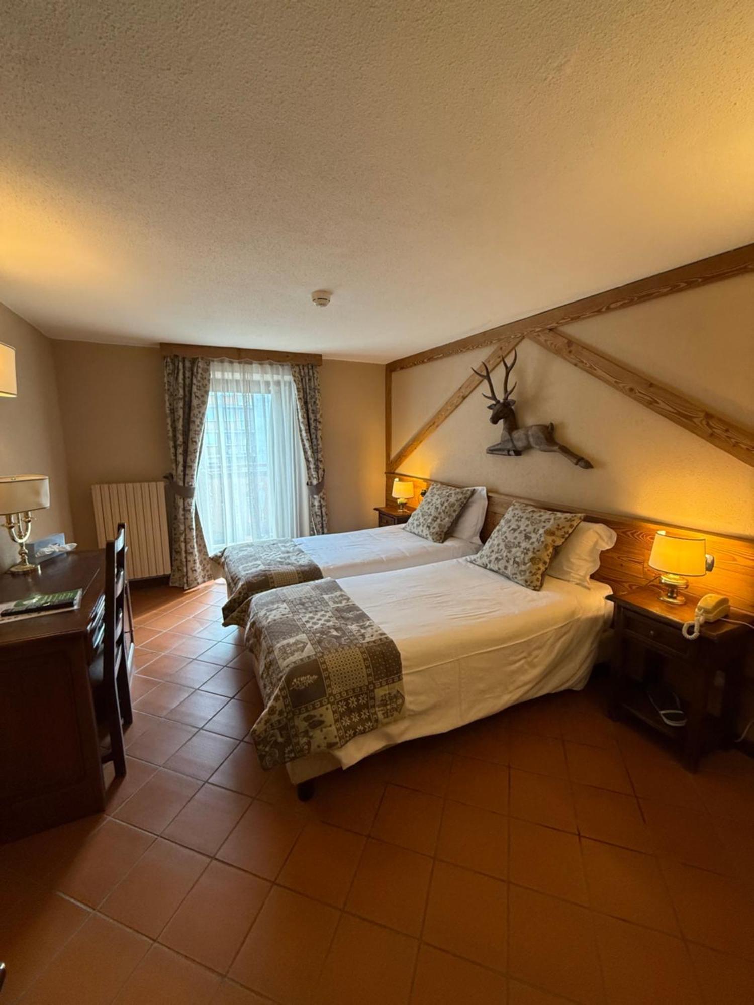 Hotel Jumeaux بيريوِل تْشيرفينيا المظهر الخارجي الصورة
