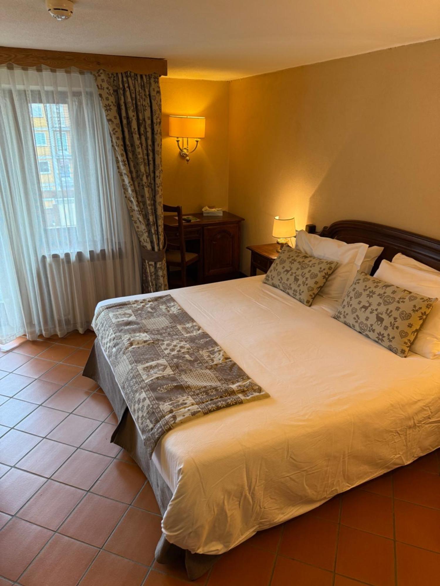 Hotel Jumeaux بيريوِل تْشيرفينيا المظهر الخارجي الصورة