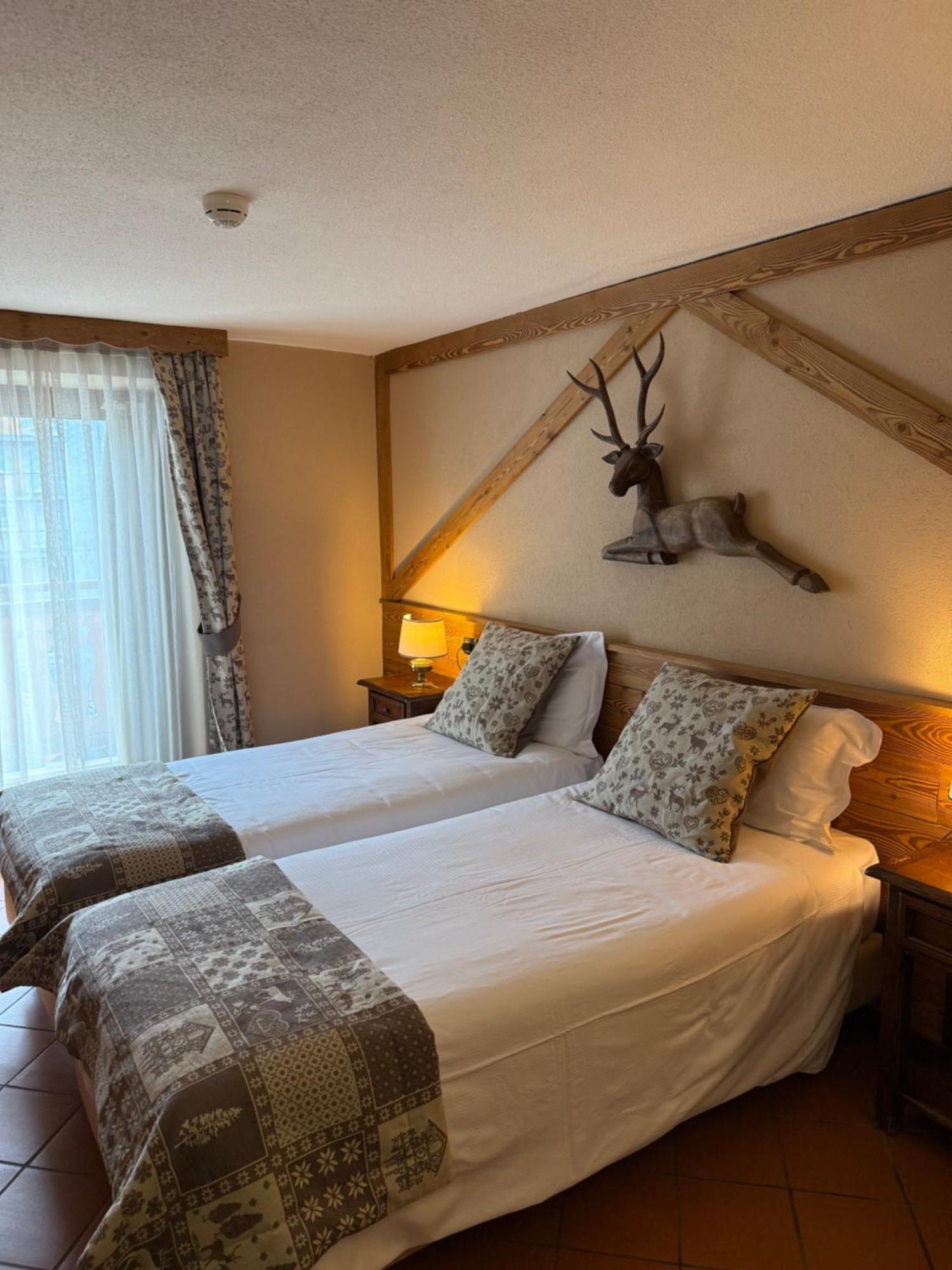 Hotel Jumeaux بيريوِل تْشيرفينيا المظهر الخارجي الصورة