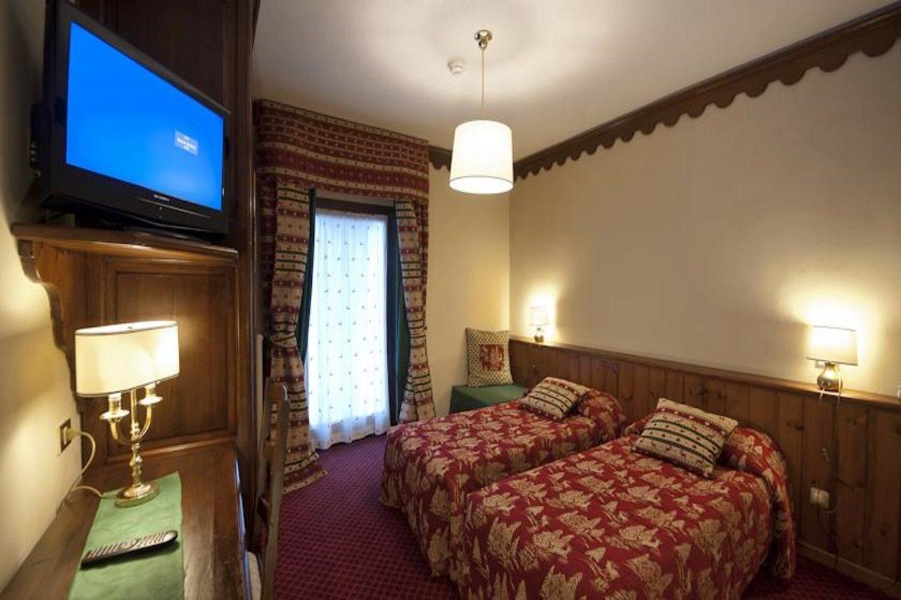 Hotel Jumeaux بيريوِل تْشيرفينيا المظهر الخارجي الصورة
